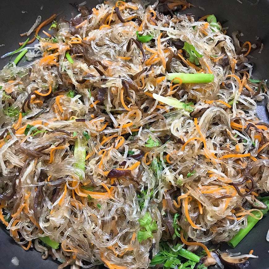 Cách làm miến xào chay đơn giản, ngon miệng, sợi miến không bị bết dính